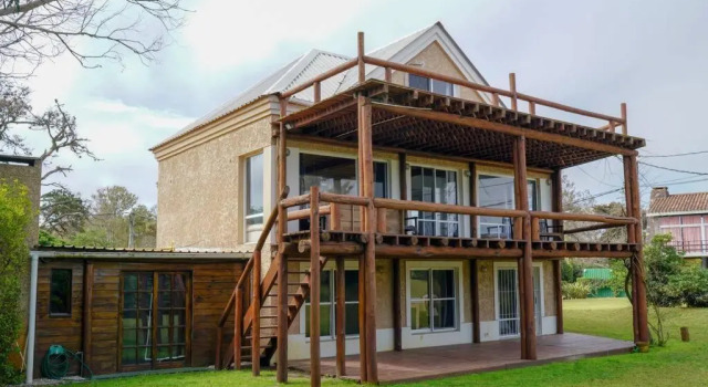 Коттедж 100m to Solanas Beach, 5 bedrooms, 3 bathrooms, Casa Poopshkin