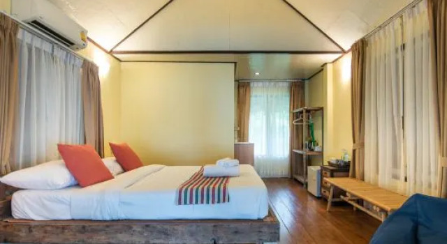 Бунгало рядом с пляжем Pawapi Beach Resort Koh Mook