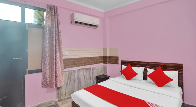 OYO 82283 Hotel Royal City, Забронировать Отель Отели Нью-Дели с парковкой, Парковка
