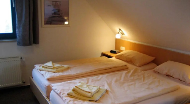 Komfortables Reetdachferienhaus Hasel 1, Réserver Hôtel Puddemin Rügen