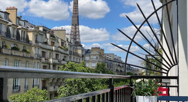 Номер Classic с балконом Hôtel Le Cercle Tour Eiffel