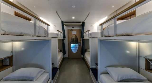 Кровать в общем номере Indie Stays, BKC