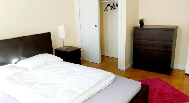 The Ultimate Guest House, Забронировать Гостевой дом Бруклин Нью-Йоркская агломерация, рядом с Holy Cross Roman Catholic Church