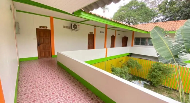 Кровать в общем номере Lotus Hostel Beach Koh Tao