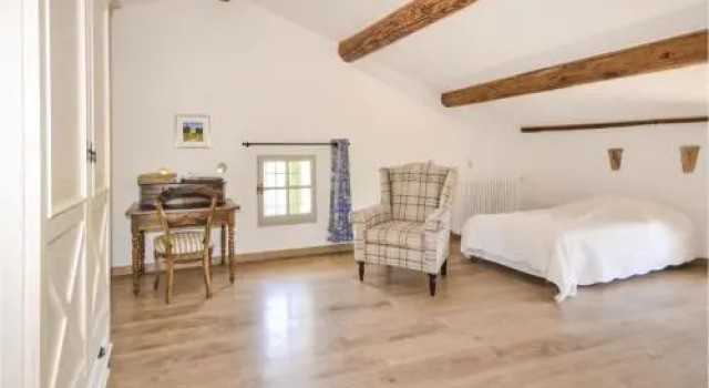 Five-Bedroom Holiday Home in St. Saturnin les Apt., Забронировать Апартаменты/квартира Апт Route de la Lavande