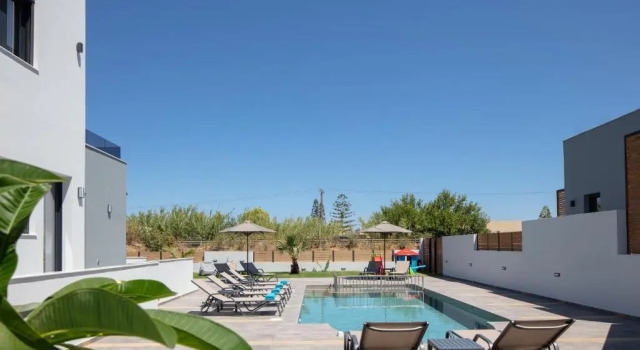Вилла Sunnyside Villas, Just Steps to the Beach & Restaurants, By ThinkVilla