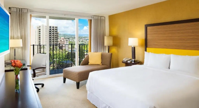 Двухместный номер Premium с видом на горы Hilton Waikiki Beach Resort & Spa