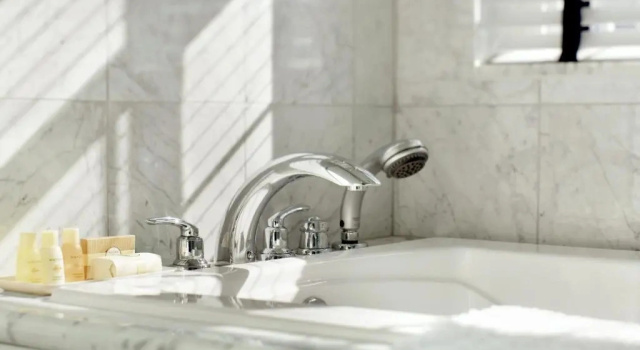 Люкс с видом на озеро Newport Beach Hotel & Suites