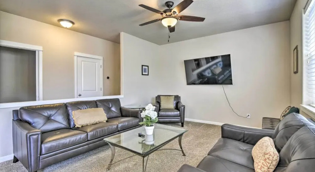 Portland Home w/ Private Hot Tub: 9 Mi to Downtown, Rezervați Casă de vacanță Milwaukie Willamette Valley