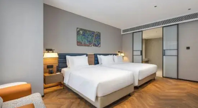 Люкс Golden Tulip Qingdao Hongdao Exhibition Center Hotel