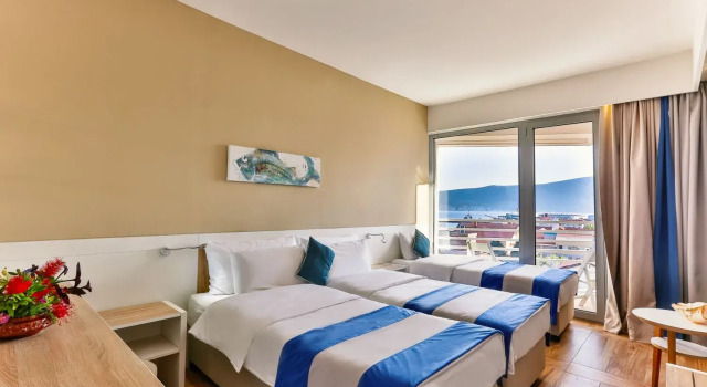 Трёхместный номер Standard Carine Hotel Delfin