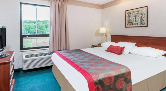 Люкс Ramada by Wyndham Strasburg Dover