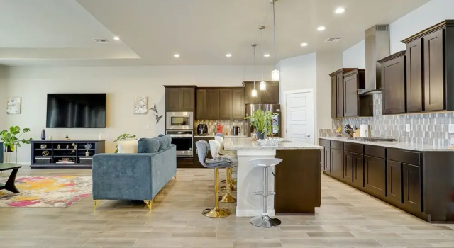 Bright & Modern Las Cruces Home in Sonoma Ranch, Rezerwuj Hotel Las Cruces Nowy Meksyk