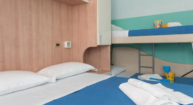 Четырёхместный номер Standard с балконом Hotel Olympic