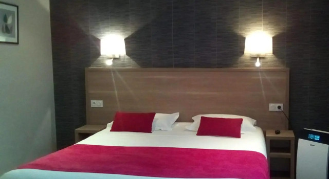 Logis Au Grand Hotel, Rezerwuj Hotel Hotele w Mayenne z parkingiem, Parking