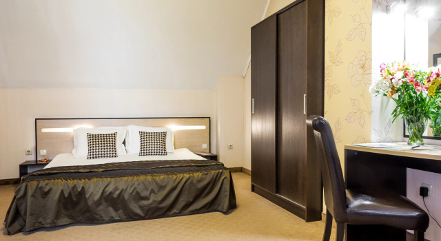City Avenue Hotel