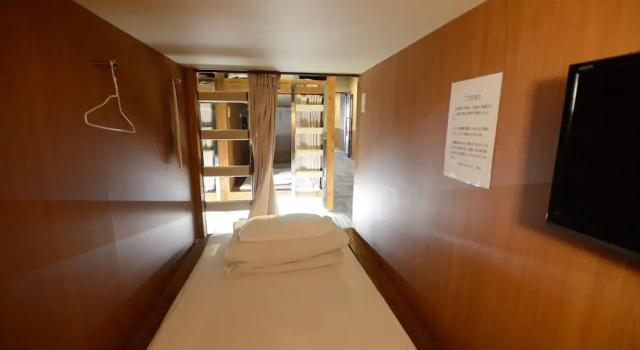 Кровать в общем номере (мужской номер) Kumamoto Capsule Hotel - Hostel, Caters to Men