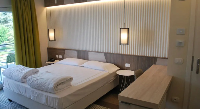 Полулюкс с балконом и с видом на озеро Hotel Europa