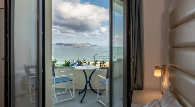 Семейный номер Standard c 1 комнатой с балконом и с видом на море Sunset Beach Hotel