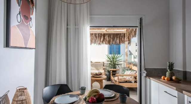 Khroma Luxury Suite 2 Beach front apartment
