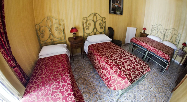 Четырёхместный номер Standard с балконом Hotel Villa Maria