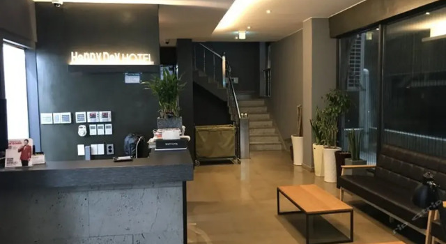 Happy Day Hotel