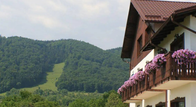 Serena Guesthouse Bran, Rezervovat Hotel Hotely v Prahova Valley s parkováním, Parkování