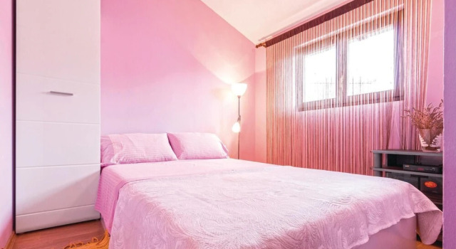 Nice Apartment in Liznjan With 1 Bedrooms