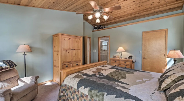 Near Bear Valley: Peaceful Arnold Home w/ Hot Tub, Reserva ahora Casa o chalet Arnold California
