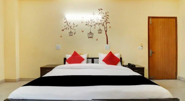 Capital O 68506 Shiv Guest House
