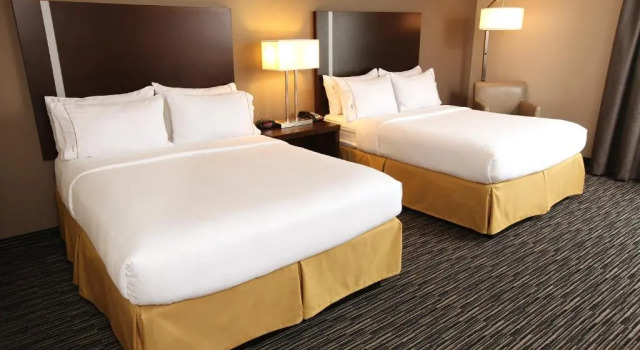 Четырёхместный номер Standard Holiday Inn Express & Suites Omaha South Ralston Arena by IHG