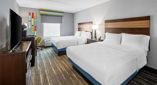 Четырёхместный номер Standard Hampton Inn and Suites Camp Springs