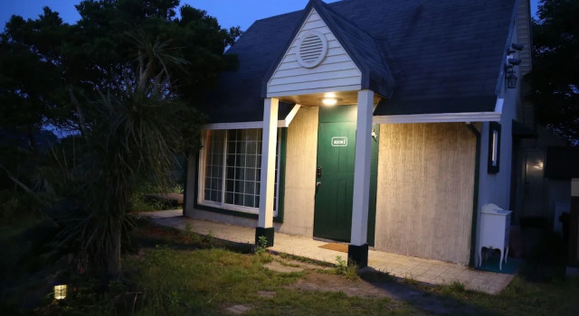 Ddolnaemi House