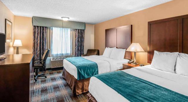 Четырёхместный номер Standard Clarion Inn near JBLM