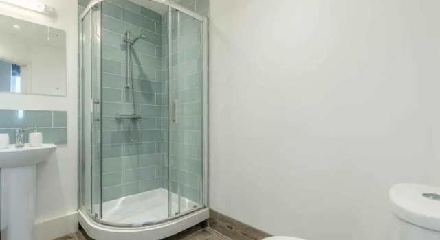 Modern apartment within short walk of The Castle, High Street and Long Walk - FREE PARKING, Varaa Huoneisto Asunnot kohteessa Merseyside, Huoneisto