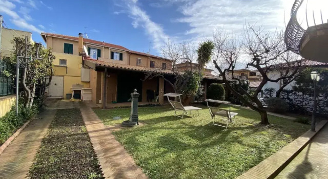 Апартаменты Apartment in Villa With Garden-rif Gioco