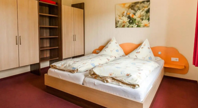 Ferienwohnungen Landgasthaus Janshen, Rezerwuj Hotel Hotele SPA w Vulkan Eifel, SPA