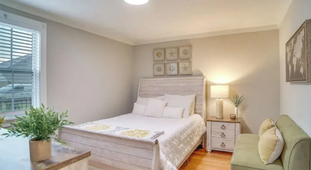 ~ 3 Mi to Dtwn: East Nashville Home w/ Deck, Prenota Hotel Nashville Tennessee
