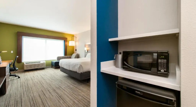 Люкс Holiday Inn Express & Suites - Carrollton West by IHG