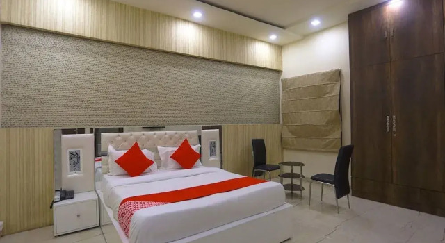Oyo 41667 Paschim Vihar Inn
