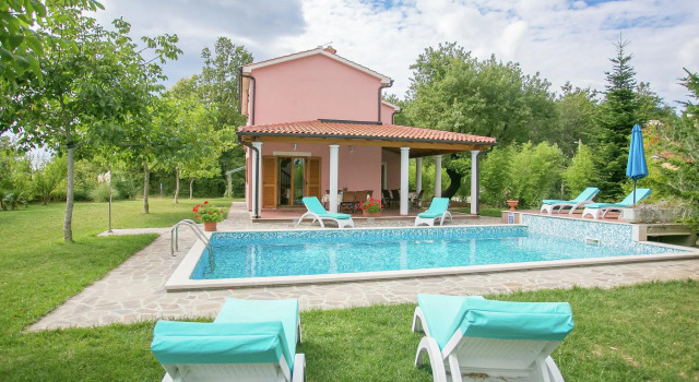 Holiday house with pool, gym and sauna for 8 people,  25 km from Rovinj