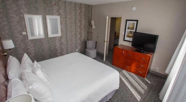 Двухместный люкс c 1 комнатой Courtyard by Marriott Atlanta Northlake