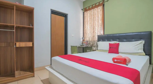 Habitación Estándar RedDoorz Syariah near Krida Nusantara