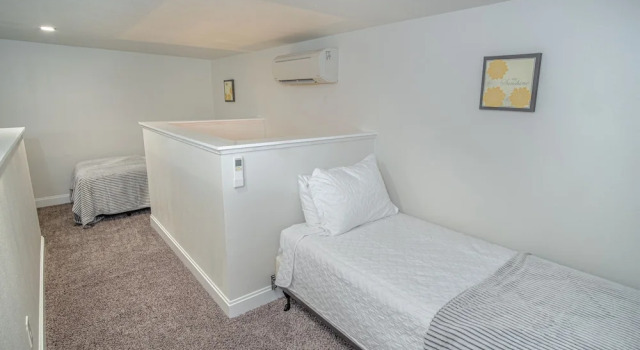 Апартаменты с 2 комнатами Guest House with Loft near Downtown