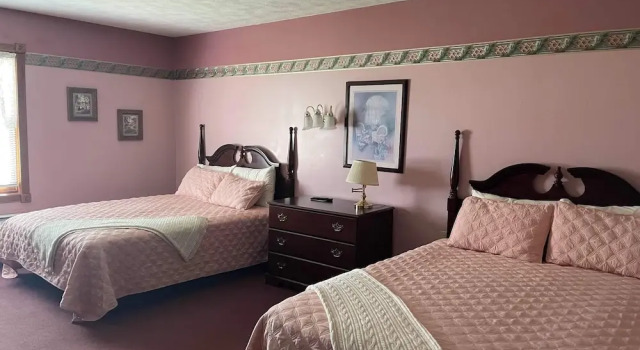 Четырёхместный номер Premium Victorian Inn Motel & Suites