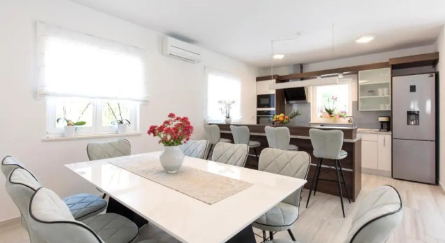 Villa Magdalena, Varaa Villa Hotellit Kvarner Islands uima-altaalla, Uima-allas
