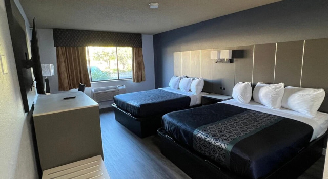 Четырёхместный номер Standard Coratel Inn and Suites By Jasper Eagan ST Paul Airport & Mall of America