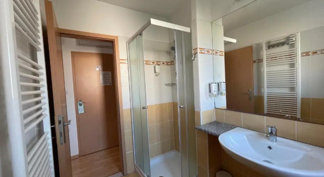 Четырёхместный номер Standard с балконом Hotel Keltika