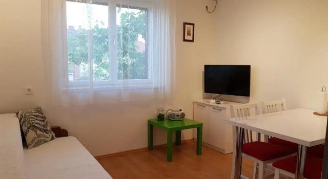 Guesthouse Jet, Rezerwuj Hotel Hotele w Split-Dalmatia County z parkingiem, Parking