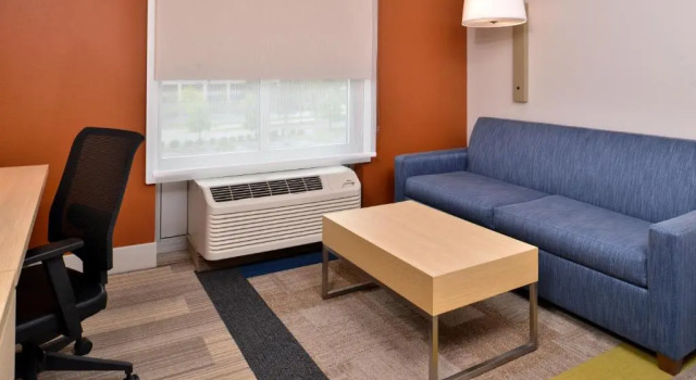 Люкс Holiday Inn Express Hotel & Suites Cincinnati - Mason by IHG